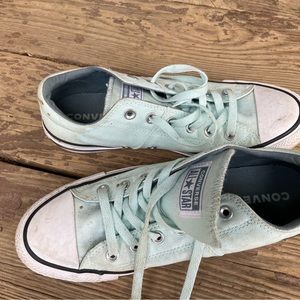 Womens Teal Chuck Taylor sneaker, size 10.